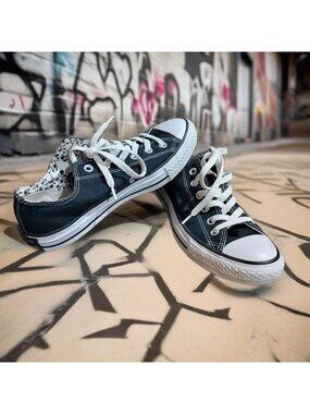 Converse All Star Black Sneqkers Unisex Women Size 8  Classic Style